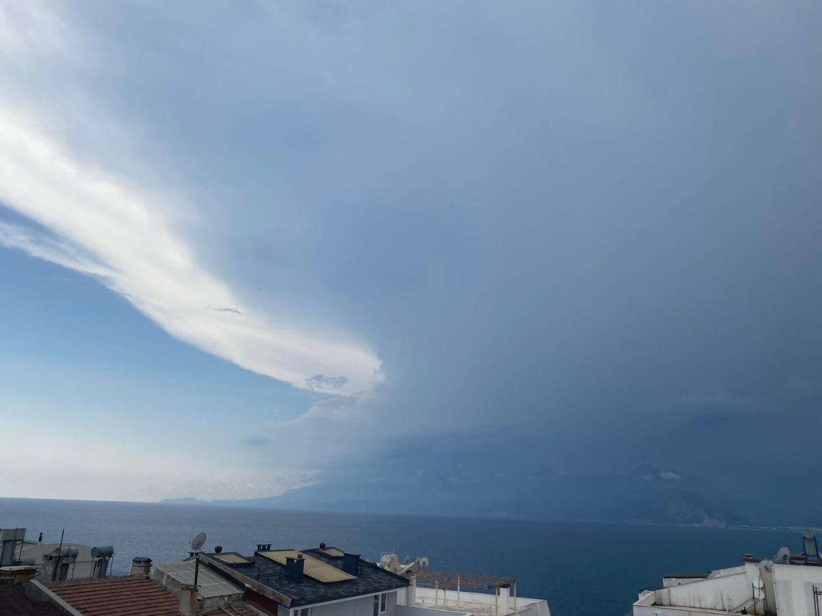 In The Middle Hotel Antalya Exteriör bild