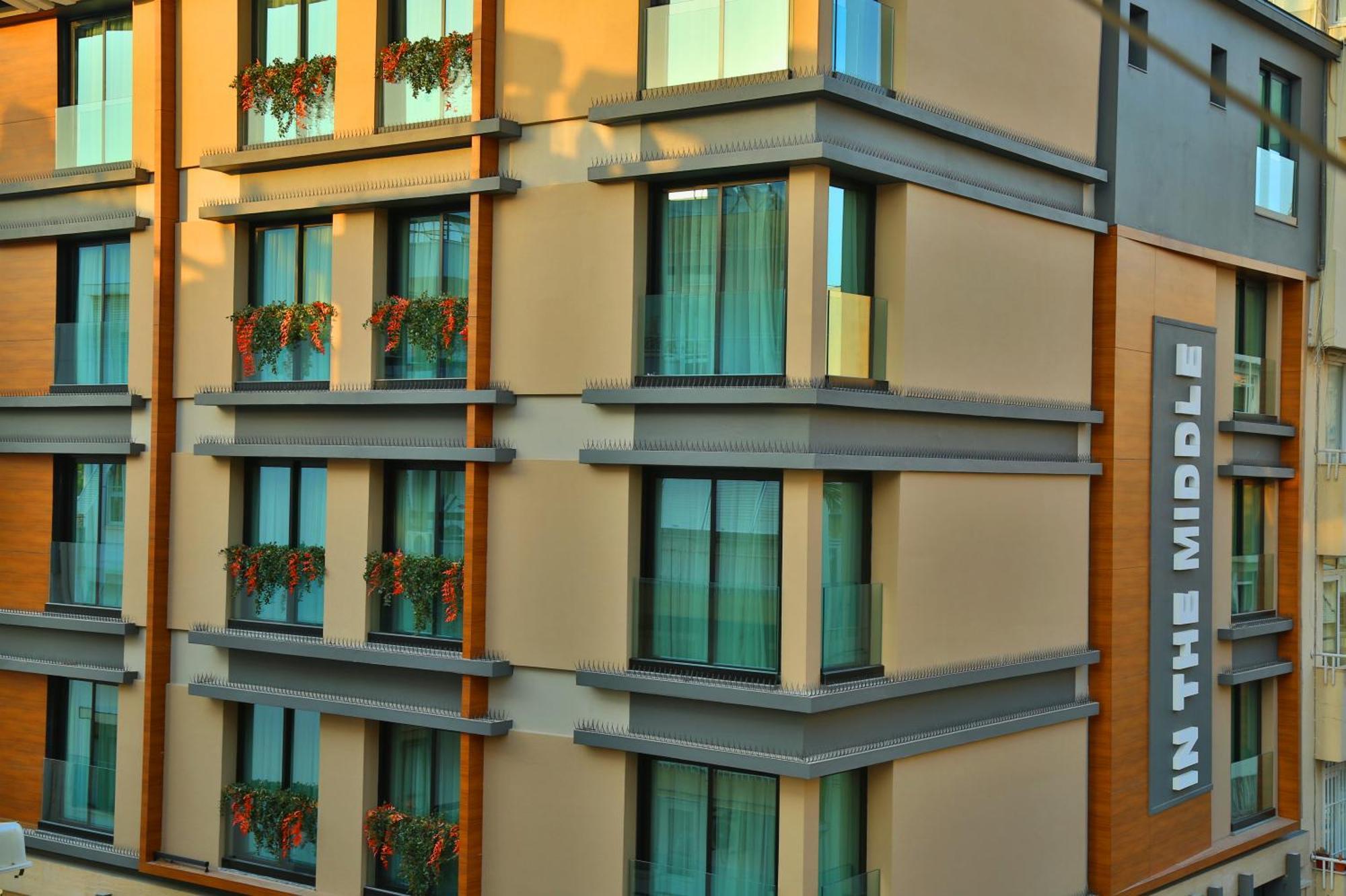 In The Middle Hotel Antalya Exteriör bild