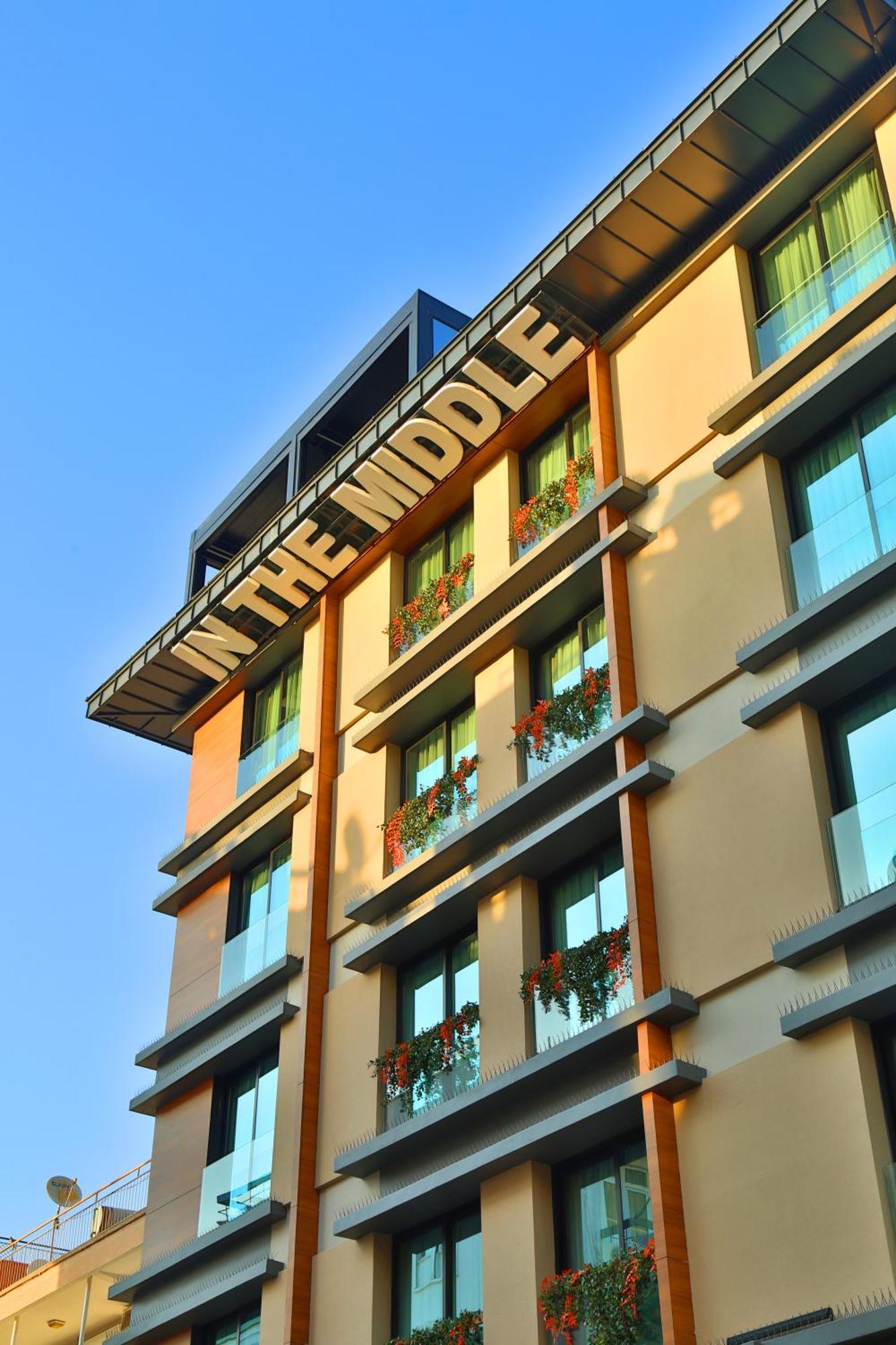 In The Middle Hotel Antalya Exteriör bild